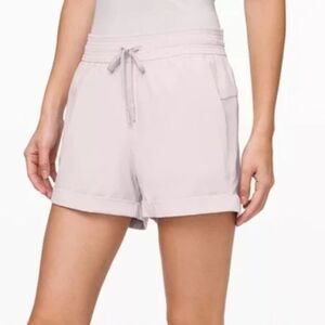 Lululemon On the Fly Short Drawstring 2.5" Silverstone Sz 4